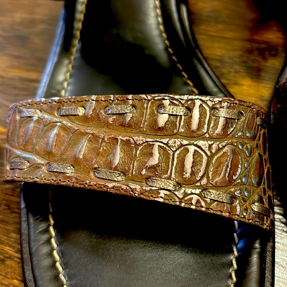 Donald J Pliner Metalic Gator Pattern sandals size 9.5N - Picture 9 of 9